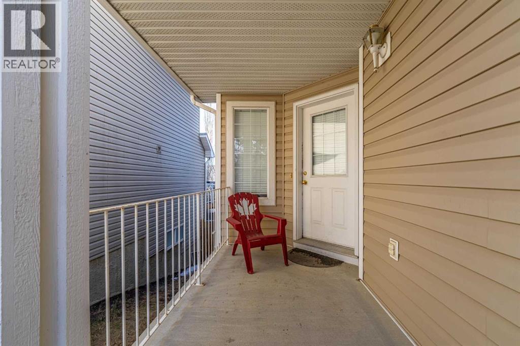 69 Royal Elm Mews, Calgary, Alberta  T3G 5P6 - Photo 3 - A2237552