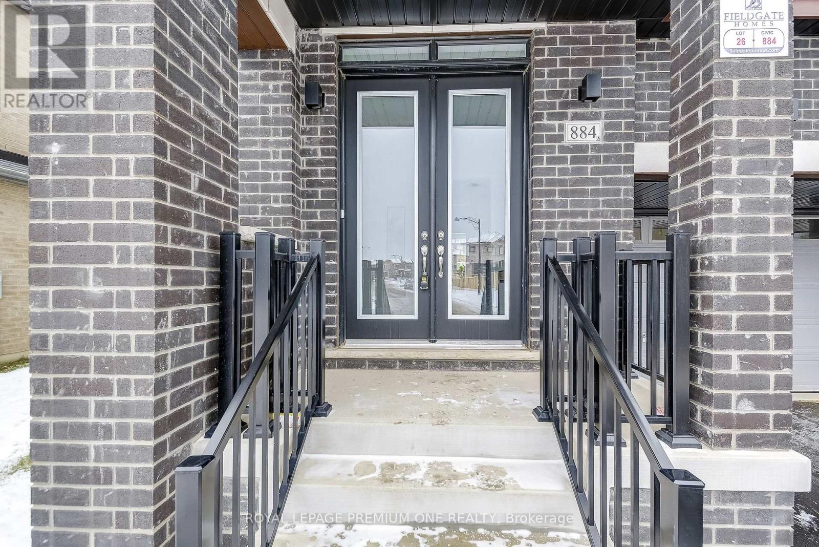 884 Plum Place, Milton, Ontario  L9T 7E7 - Photo 4 - W12368297