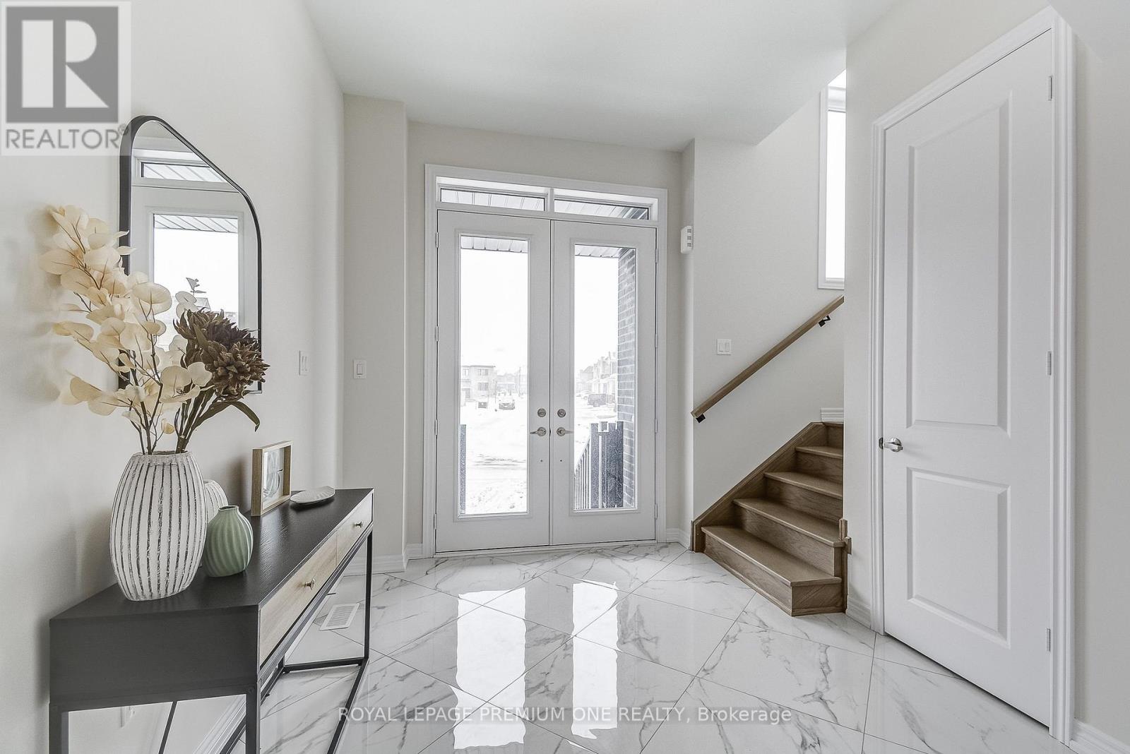 884 Plum Place, Milton, Ontario  L9T 7E7 - Photo 5 - W12368297