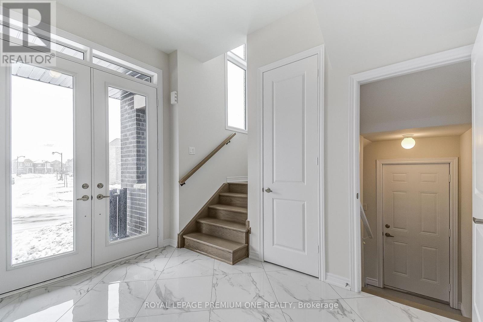 884 Plum Place, Milton, Ontario  L9T 7E7 - Photo 6 - W12368297