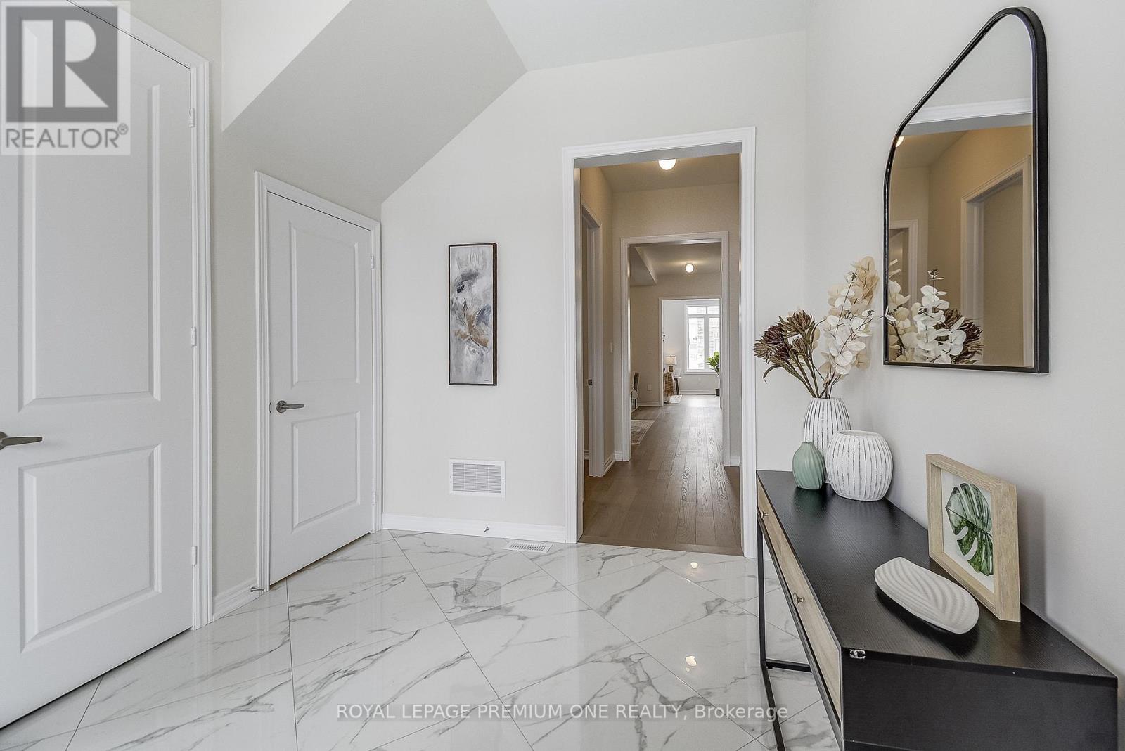 884 Plum Place, Milton, Ontario  L9T 7E7 - Photo 7 - W12368297