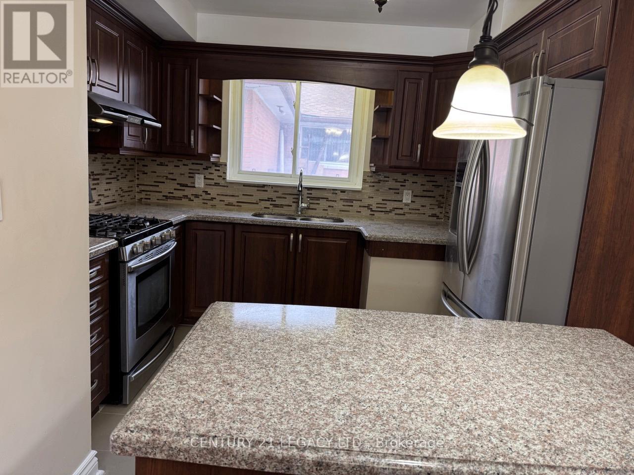 15 Vange Crescent, Toronto, Ontario  M9V 3N6 - Photo 10 - W12644666