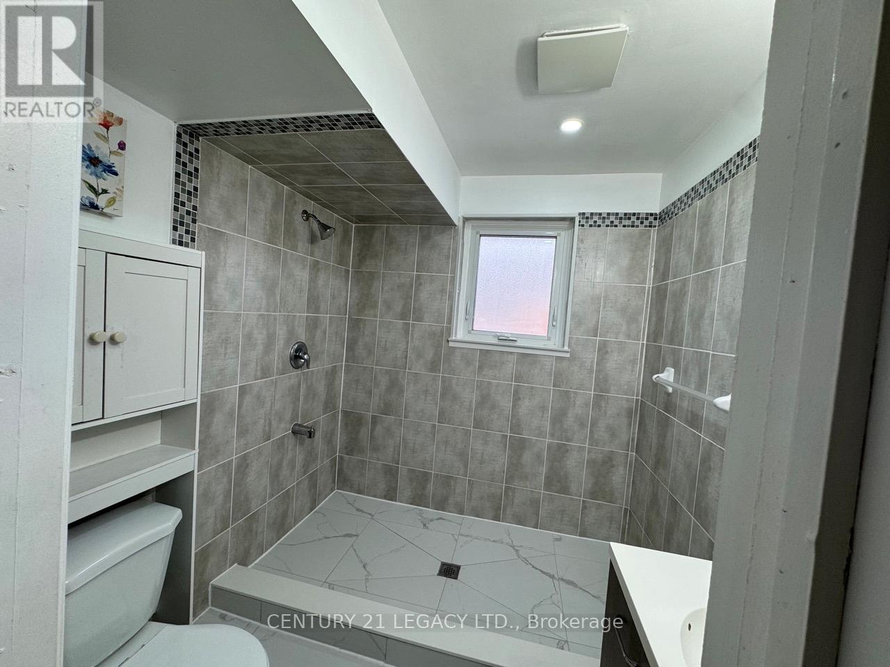 15 Vange Crescent, Toronto, Ontario  M9V 3N6 - Photo 11 - W12644666