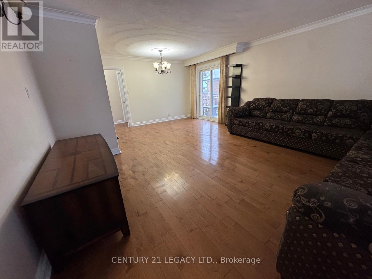 15 Vange Crescent, Toronto, Ontario  M9V 3N6 - Photo 5 - W12644666