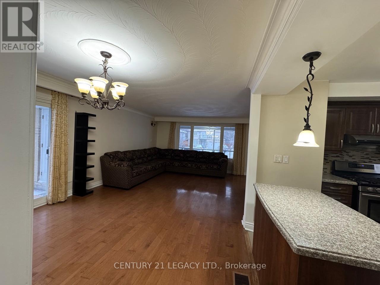 15 Vange Crescent, Toronto, Ontario  M9V 3N6 - Photo 7 - W12644666