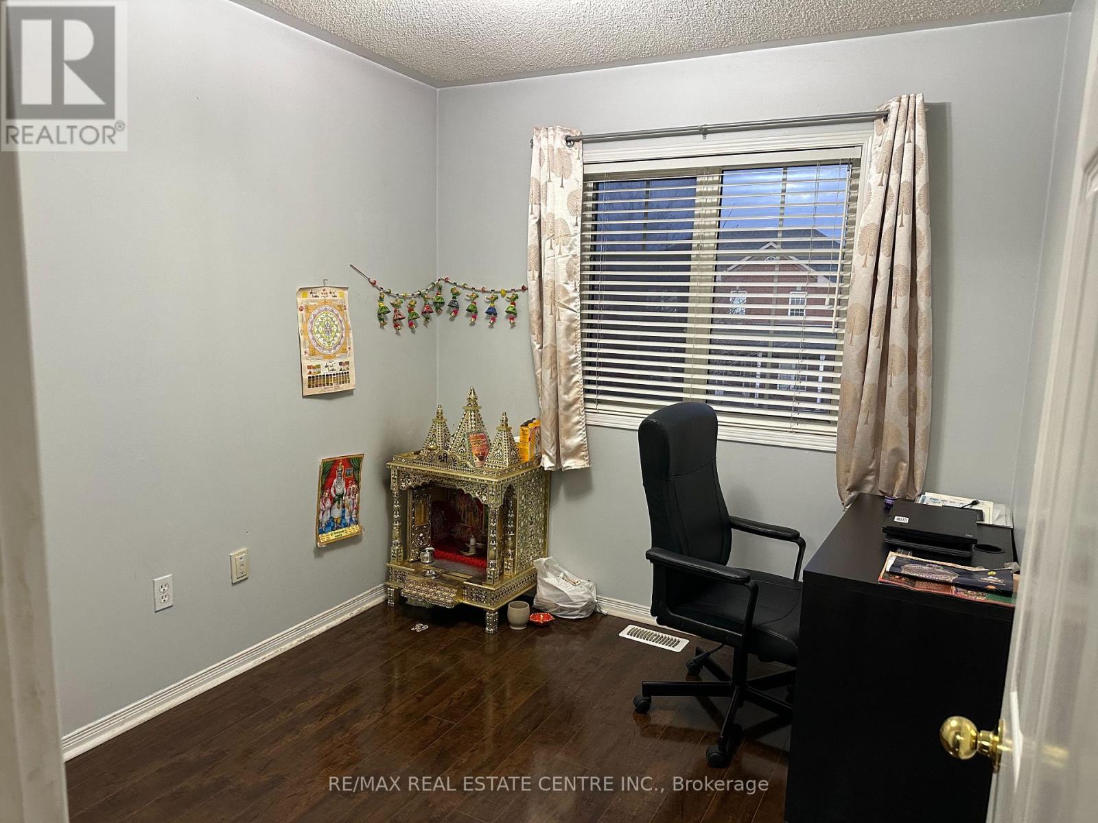 40 Ridgefield Court, Brampton, Ontario  L6P 1B4 - Photo 2 - W12644668