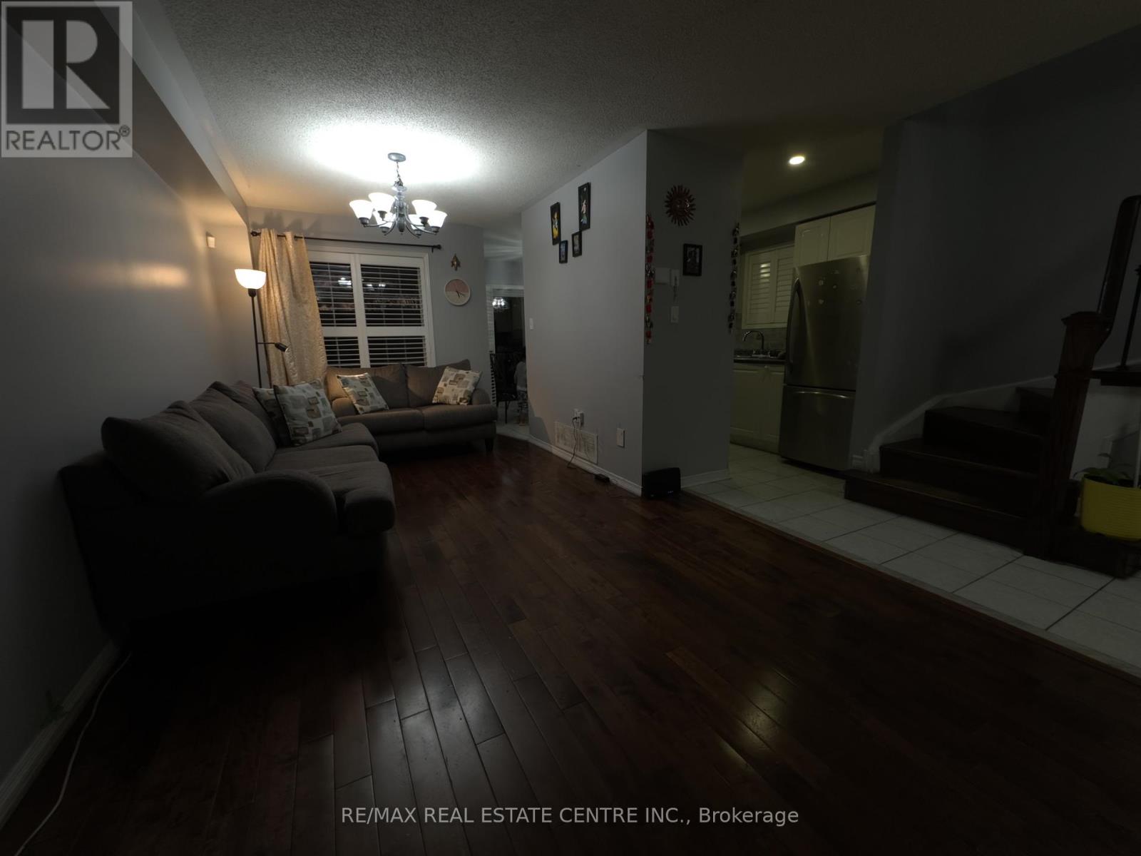 40 Ridgefield Court, Brampton, Ontario  L6P 1B4 - Photo 7 - W12644668