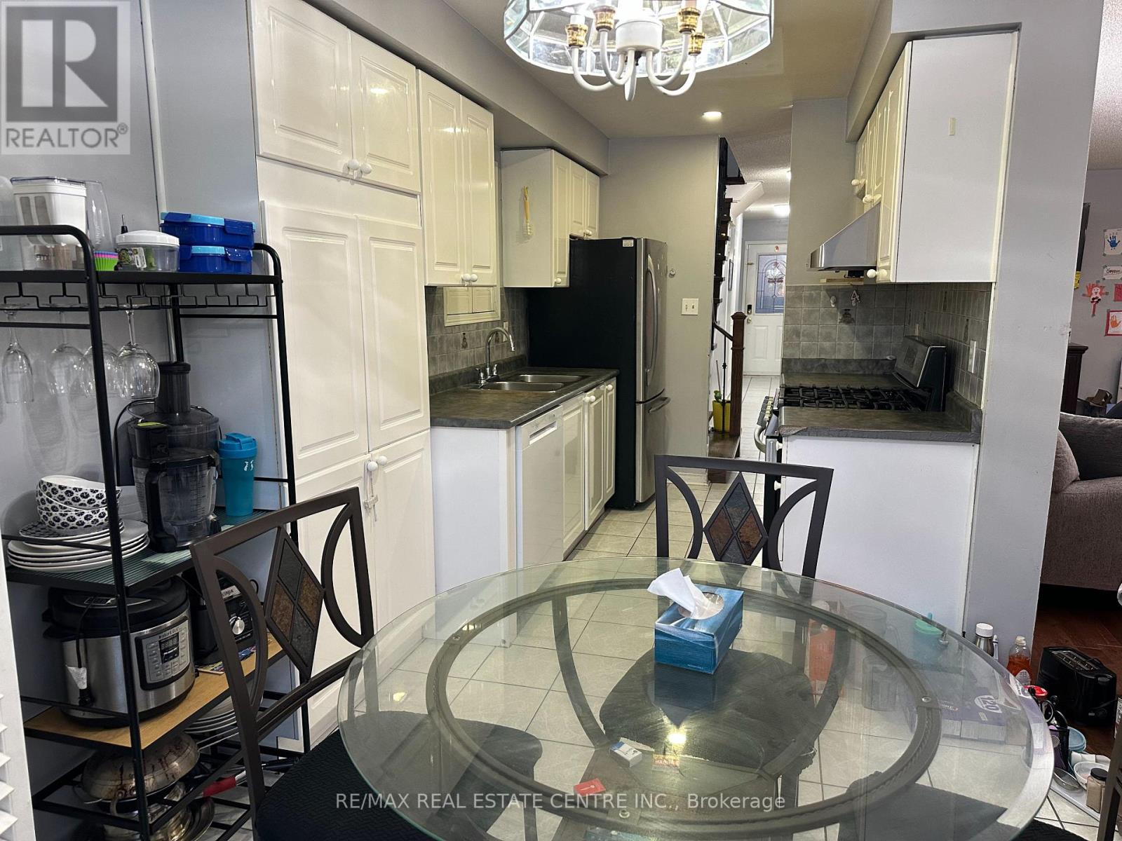 40 Ridgefield Court, Brampton, Ontario  L6P 1B4 - Photo 8 - W12644668