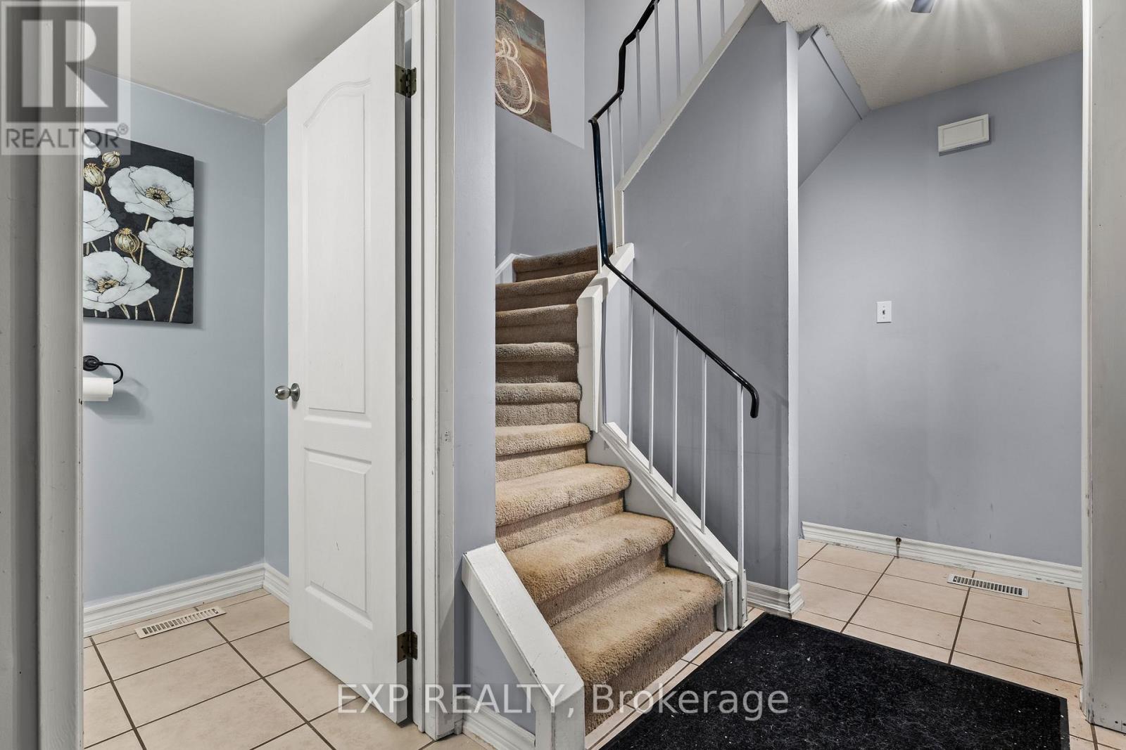 17 Glaceport Avenue, Hamilton, Ontario  L9H 7E2 - Photo 6 - X12644676