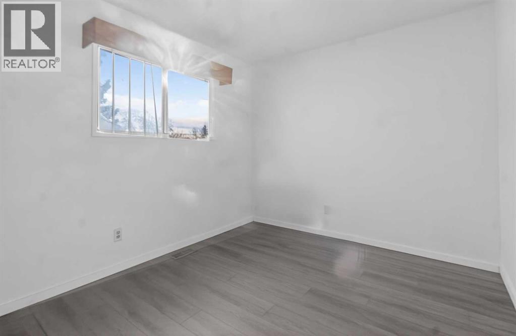 3283 Dover Ridge Drive Se, Calgary, Alberta  T2B 2A8 - Photo 12 - A2274827