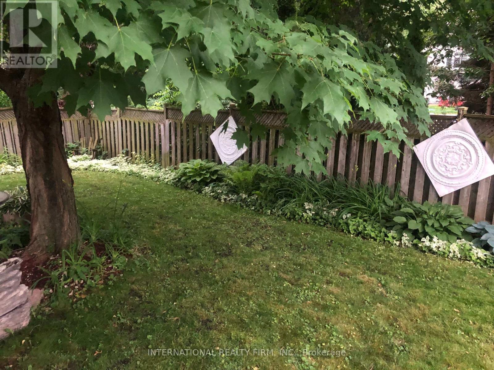 922 Glendale Court, Burlington, Ontario  L7R 4J3 - Photo 17 - W12579638