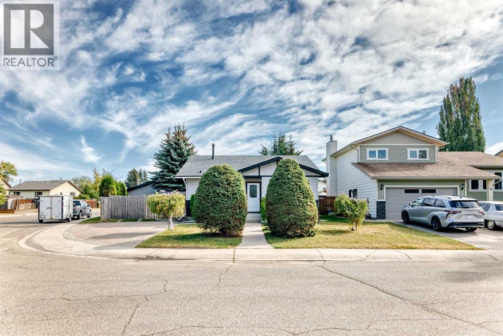 35 Ray Avenue, Red Deer, Alberta  T4P 3B9 - Photo 3 - A2260723