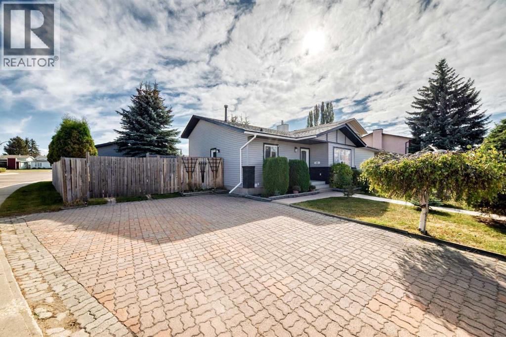 35 Ray Avenue, Red Deer, Alberta  T4P 3B9 - Photo 4 - A2260723