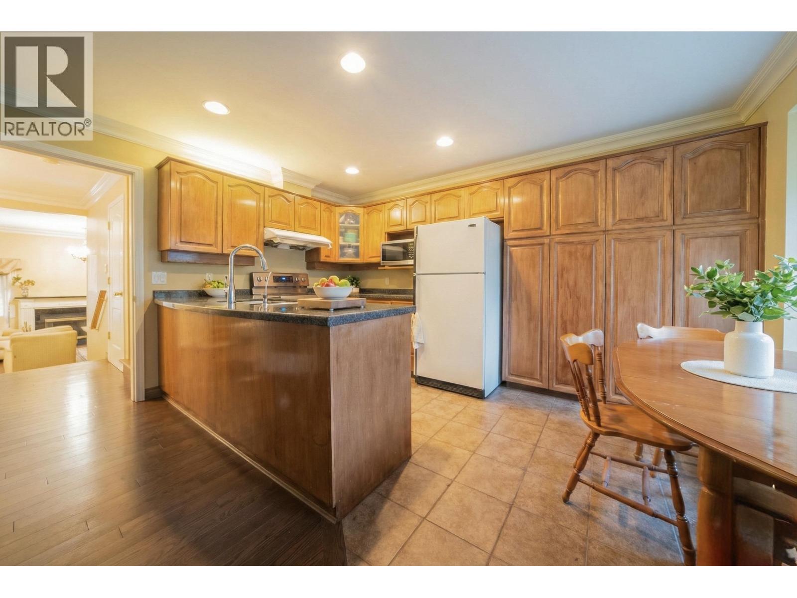 272 Waterleigh Drive, Vancouver, British Columbia  V5X 4T2 - Photo 2 - R3074473