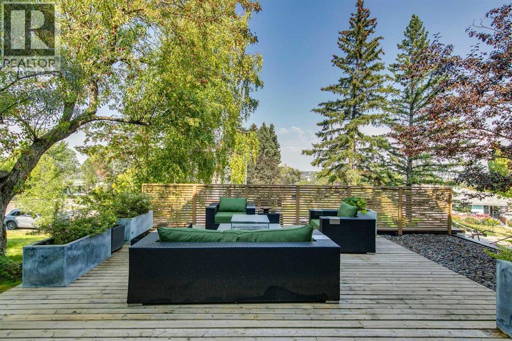 529 Sunderland Avenue Sw, Calgary, Alberta  T3C 2K5 - Photo 5 - A2256811