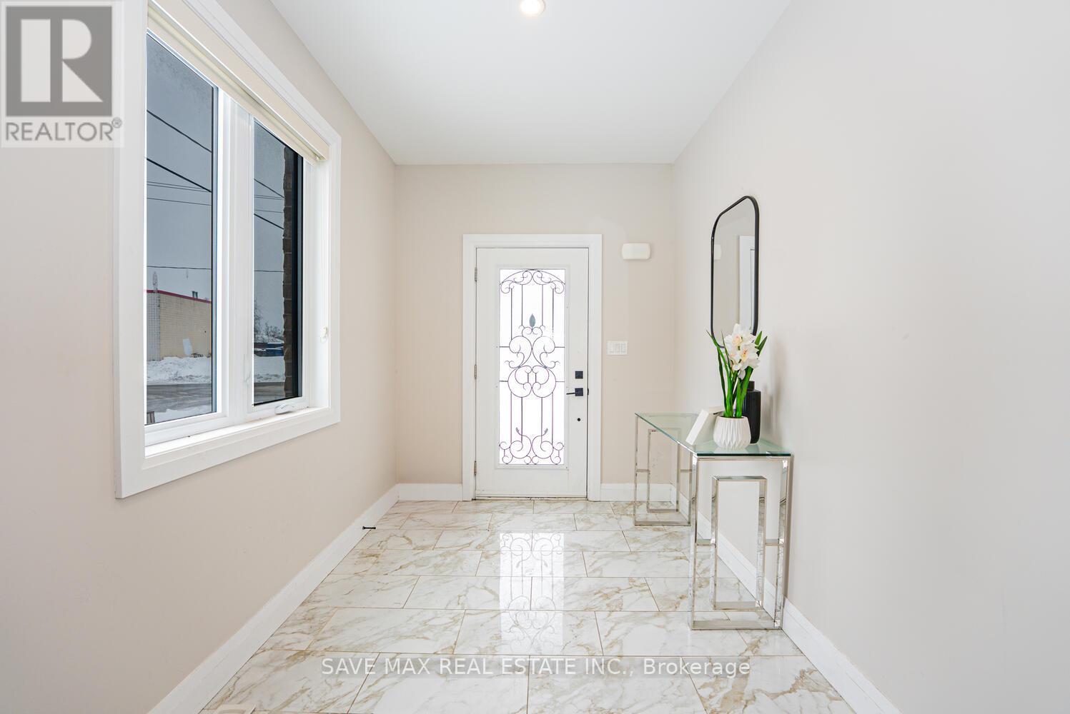 23 Forfar Avenue, Kitchener, Ontario  N2B 2Z7 - Photo 6 - X12644716