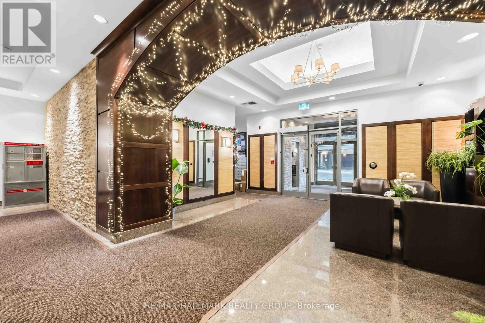 808 - 200 Besserer Street, Ottawa, Ontario  K1N 0A7 - Photo 2 - X12644724