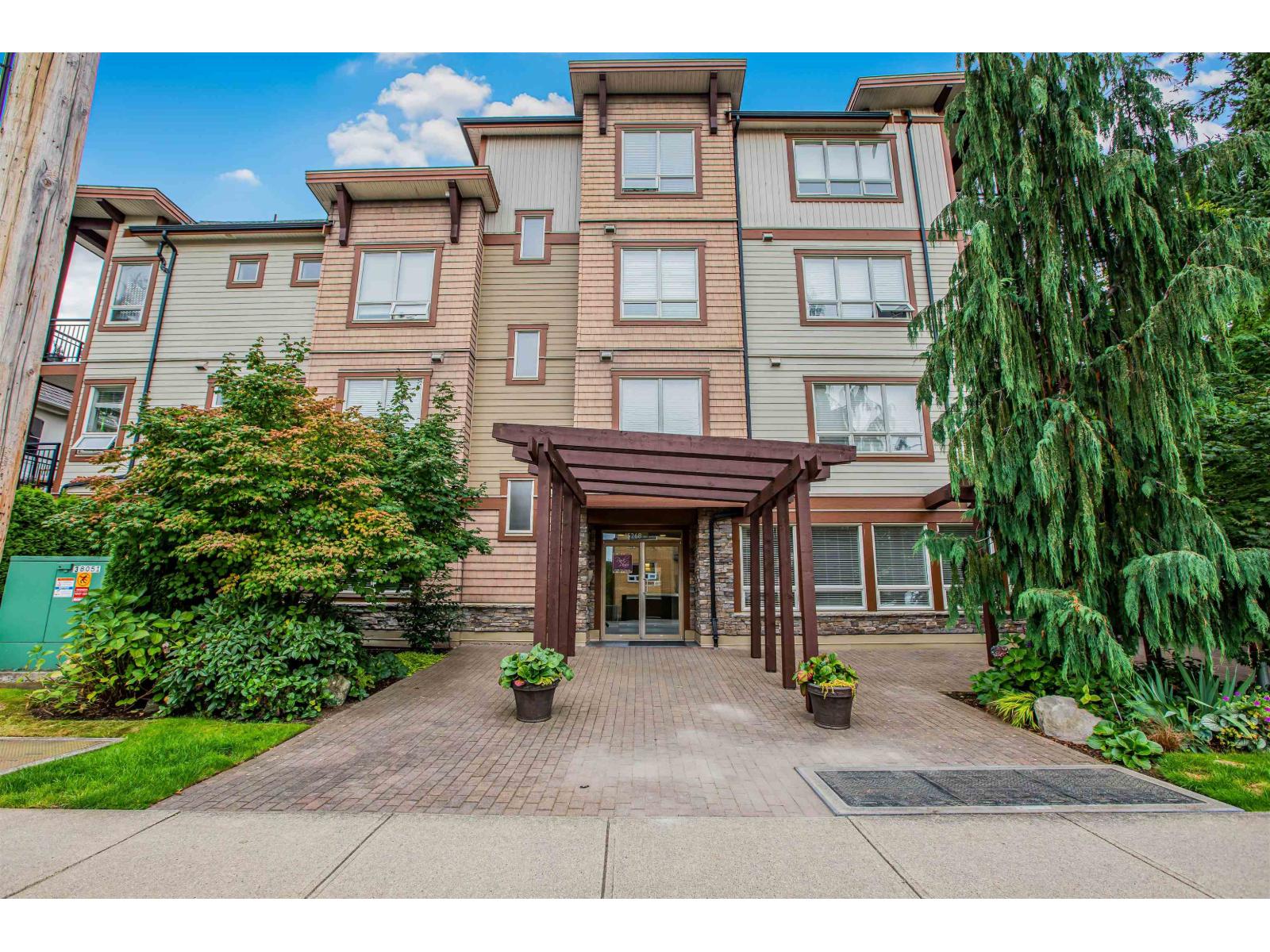 105 15268 18 AVENUE, Surrey, British Columbia