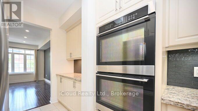 3069 Preserve Drive, Oakville, Ontario  L6M 0T6 - Photo 5 - W12644728