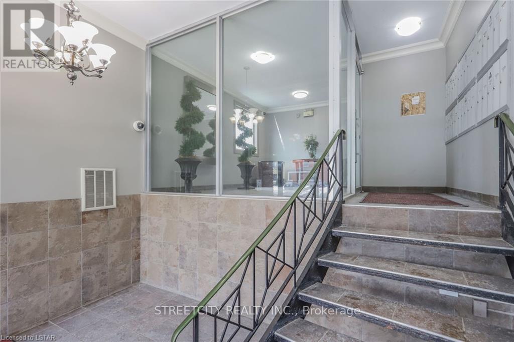 104 - 570 William Street, London East, Ontario  N6B 3E9 - Photo 3 - X12644768