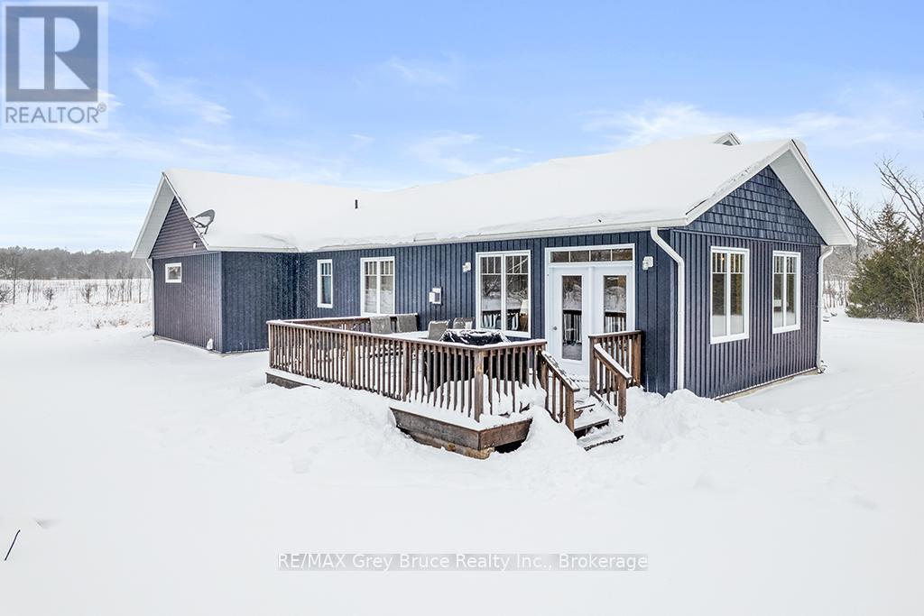 1379 West Road, Northern Bruce Peninsula, Ontario  N0H 1W0 - Photo 18 - X12526262