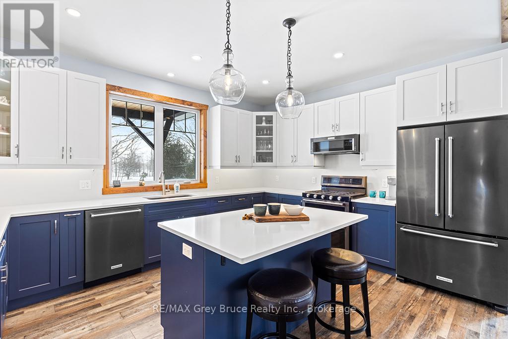 1379 West Road, Northern Bruce Peninsula, Ontario  N0H 1W0 - Photo 10 - X12526262