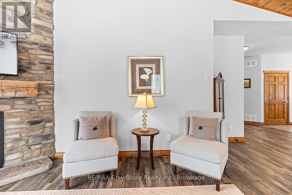 1379 West Road, Northern Bruce Peninsula, Ontario  N0H 1W0 - Photo 14 - X12526262