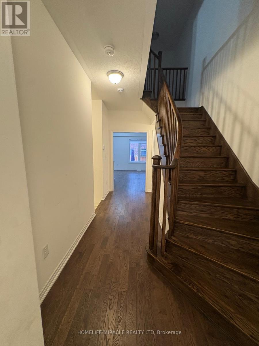 5 Donald Stewart Road, Brampton, Ontario  L7A 5J8 - Photo 3 - W12644778