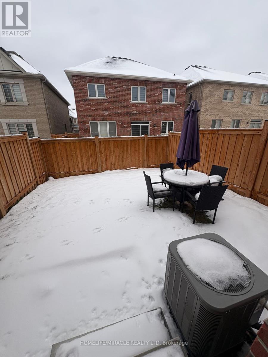 5 Donald Stewart Road, Brampton, Ontario  L7A 5J8 - Photo 7 - W12644778