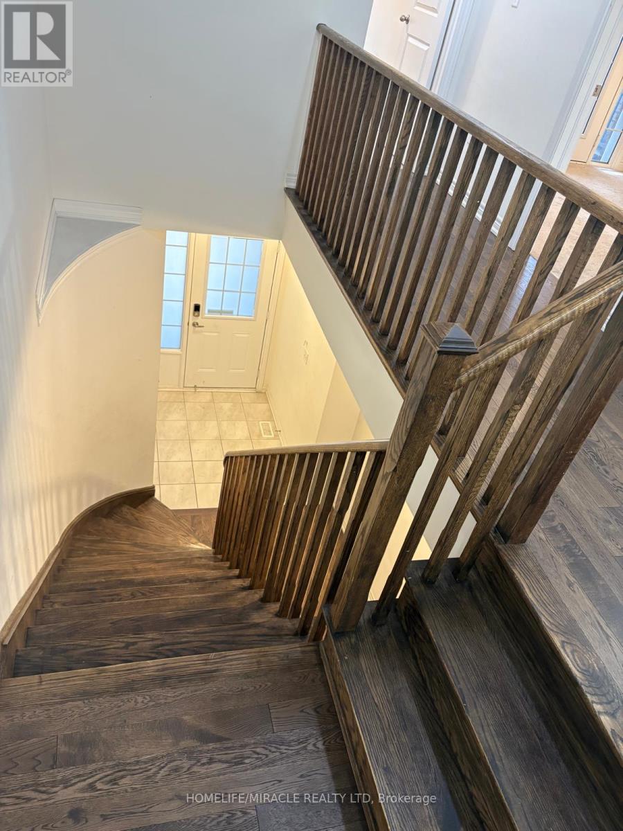 5 Donald Stewart Road, Brampton, Ontario  L7A 5J8 - Photo 9 - W12644778