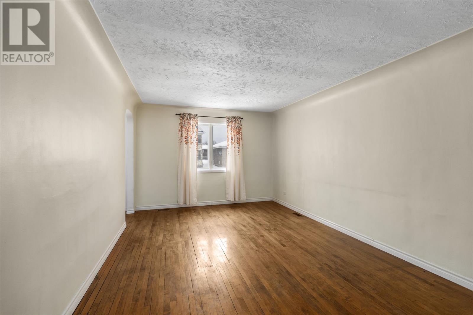 129 Wallace Ter, Sault Ste. Marie, Ontario  P6C 1K2 - Photo 5 - SM253504