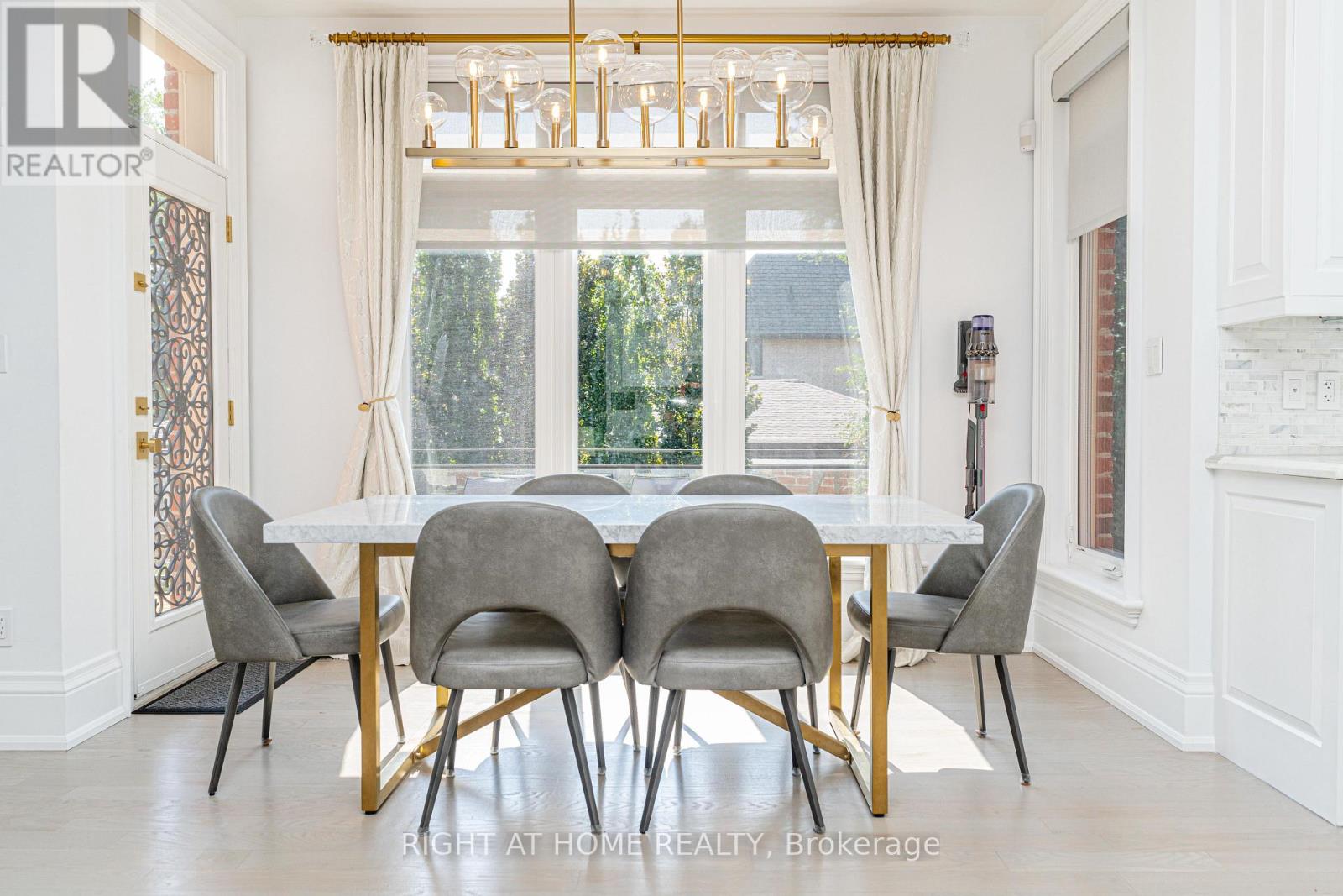 377 Brooke Avenue, Toronto, Ontario  M5M 2L5 - Photo 15 - C12644804