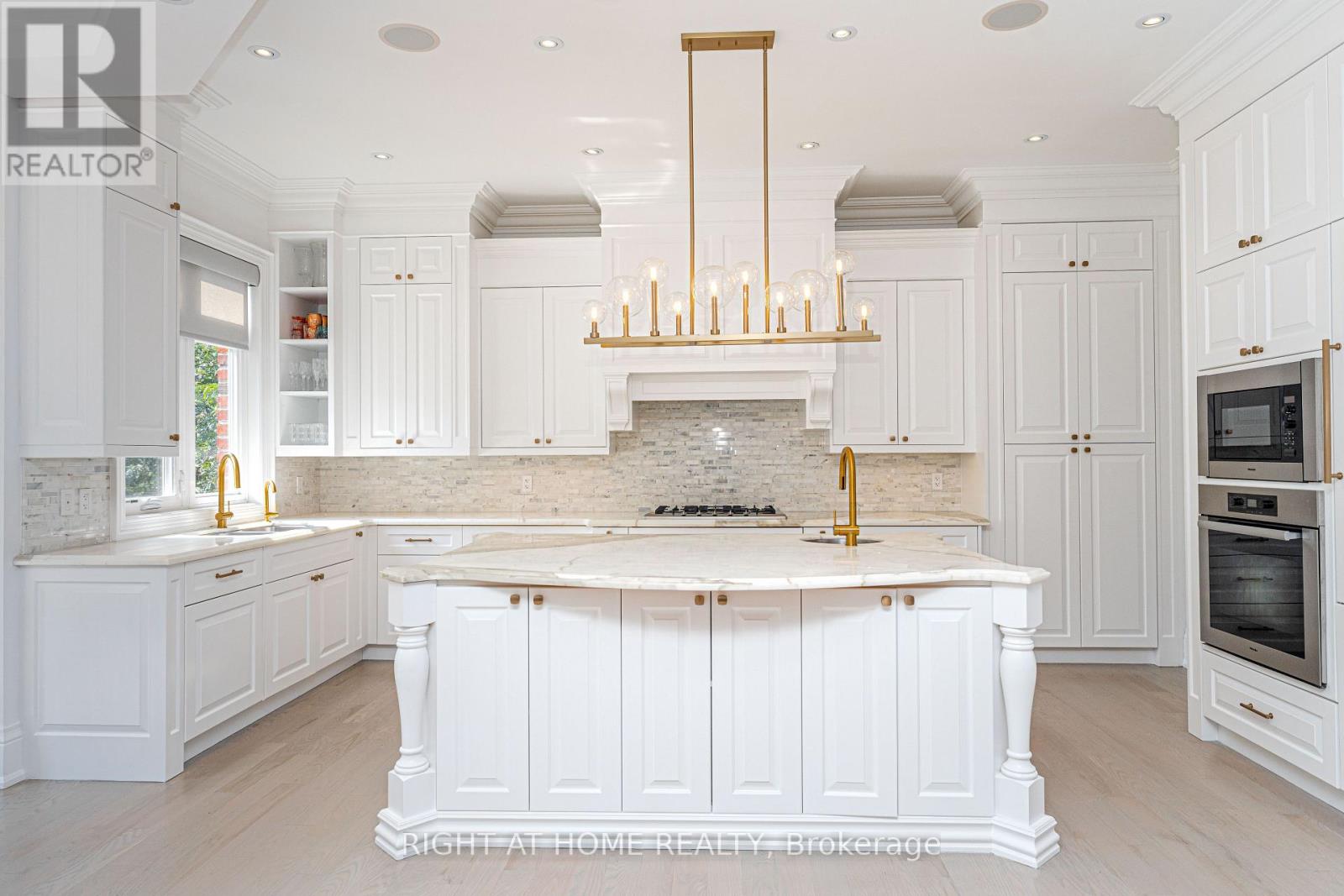 377 Brooke Avenue, Toronto, Ontario  M5M 2L5 - Photo 17 - C12644804