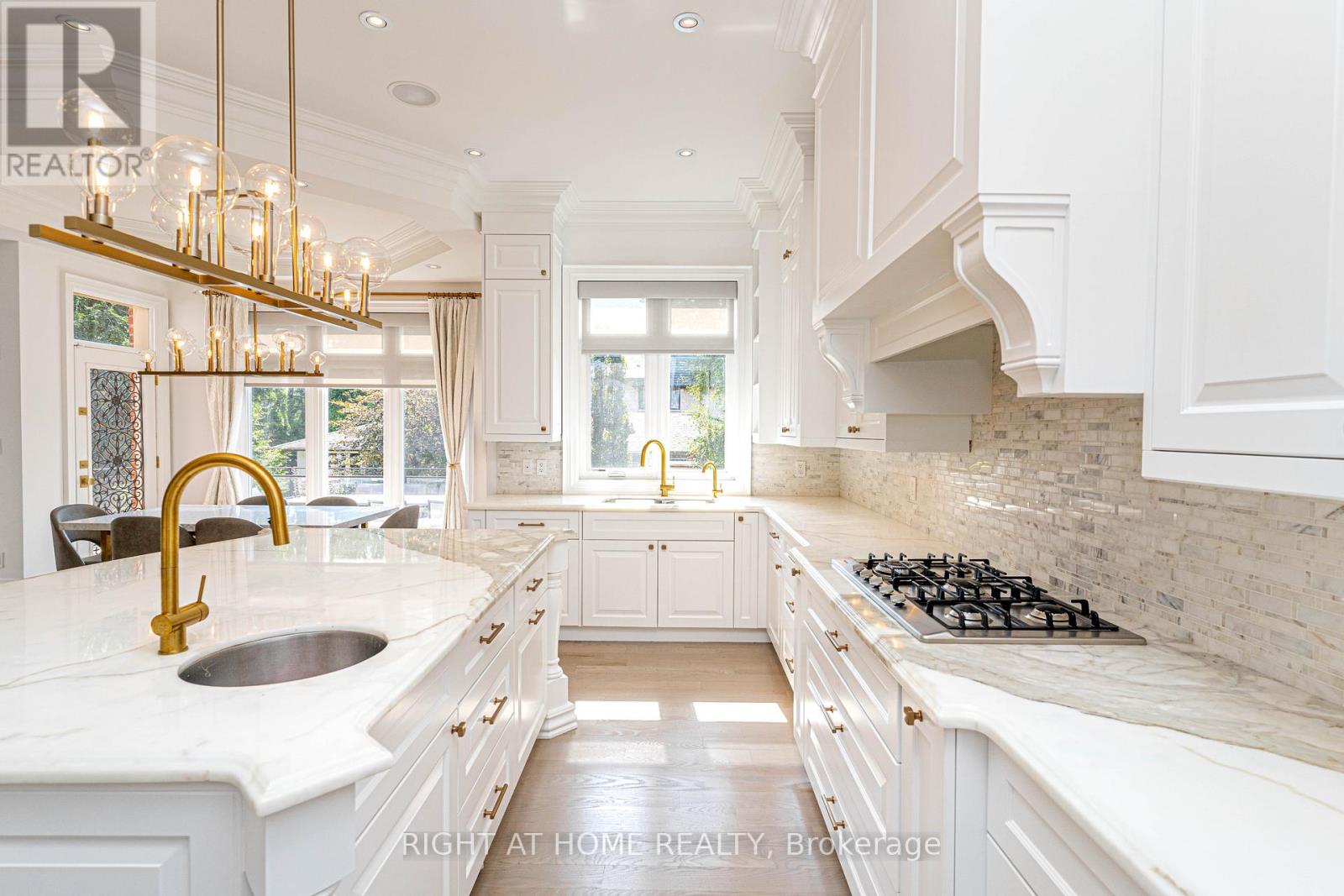 377 Brooke Avenue, Toronto, Ontario  M5M 2L5 - Photo 18 - C12644804