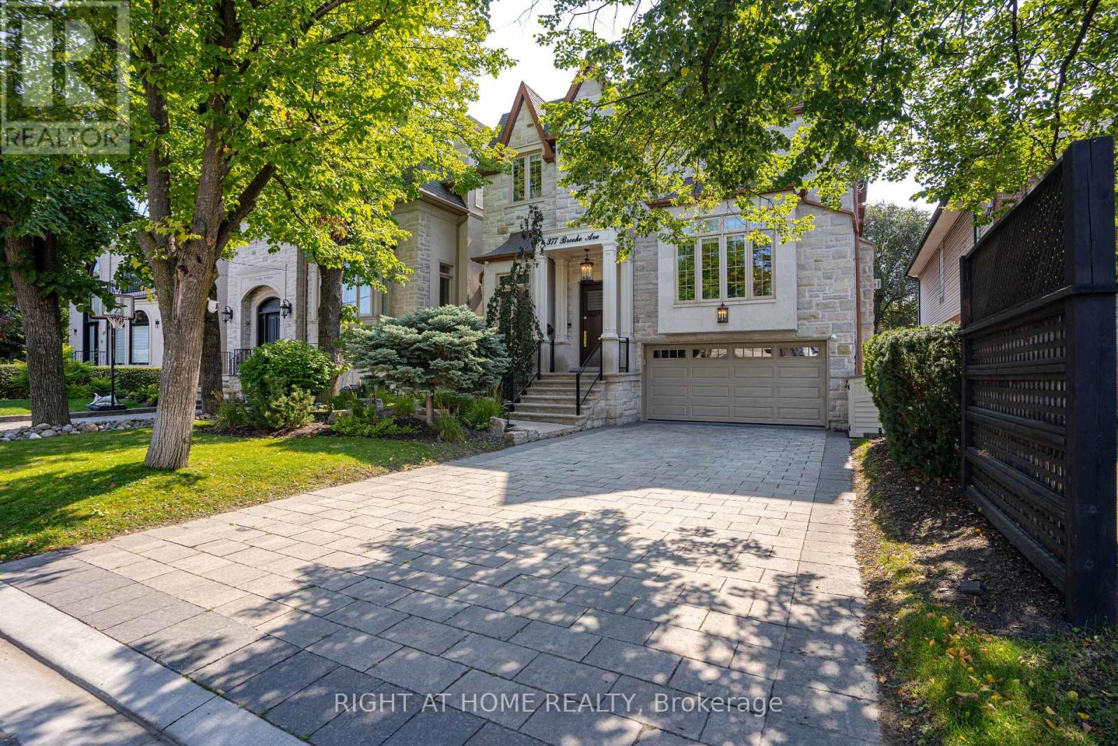 377 Brooke Avenue, Toronto, Ontario  M5M 2L5 - Photo 2 - C12644804