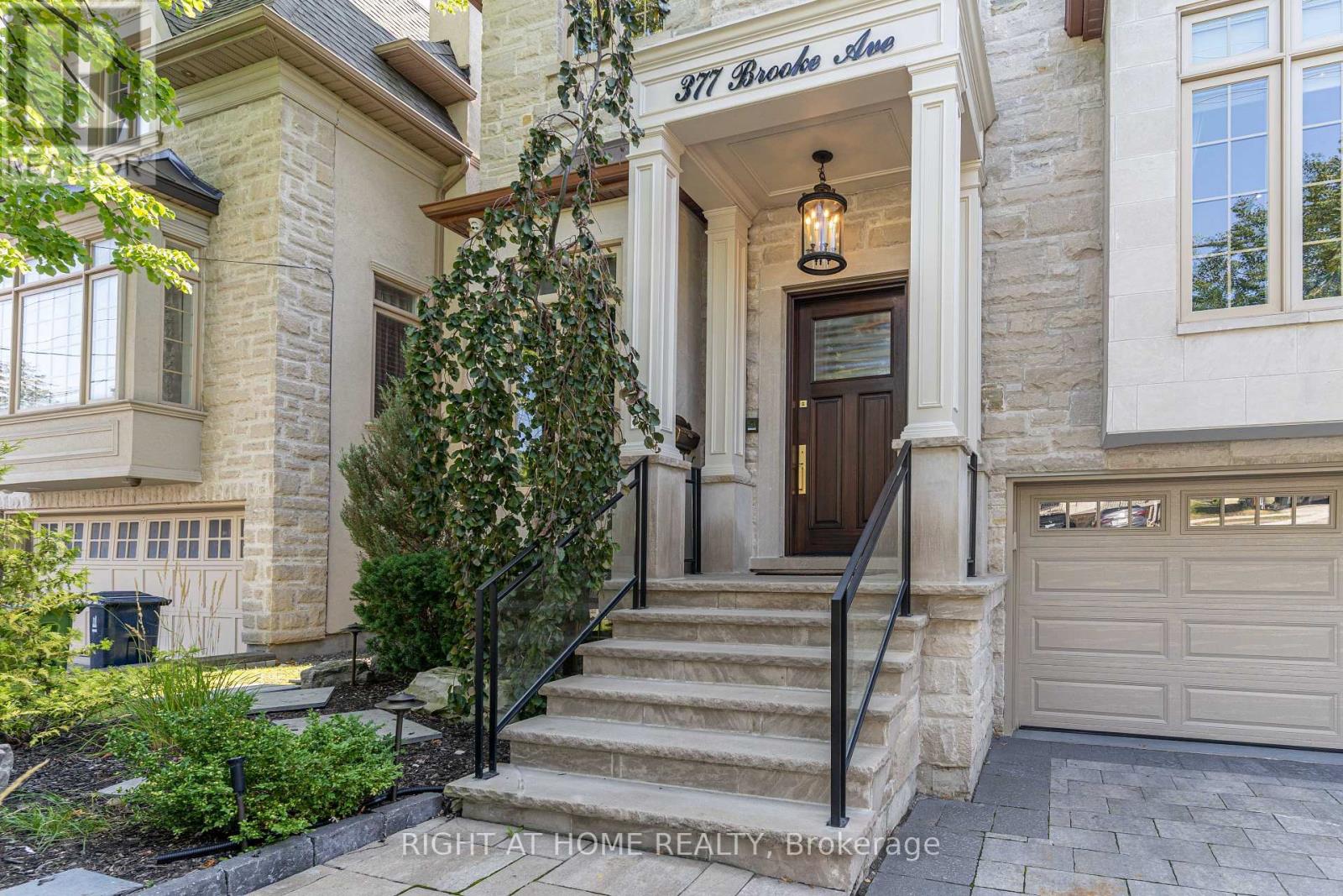 377 Brooke Avenue, Toronto, Ontario  M5M 2L5 - Photo 3 - C12644804