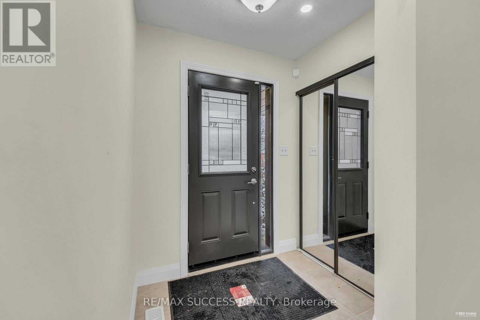 2281 Wildwood Crescent, Pickering, Ontario  L1X 2R7 - Photo 8 - E12644822