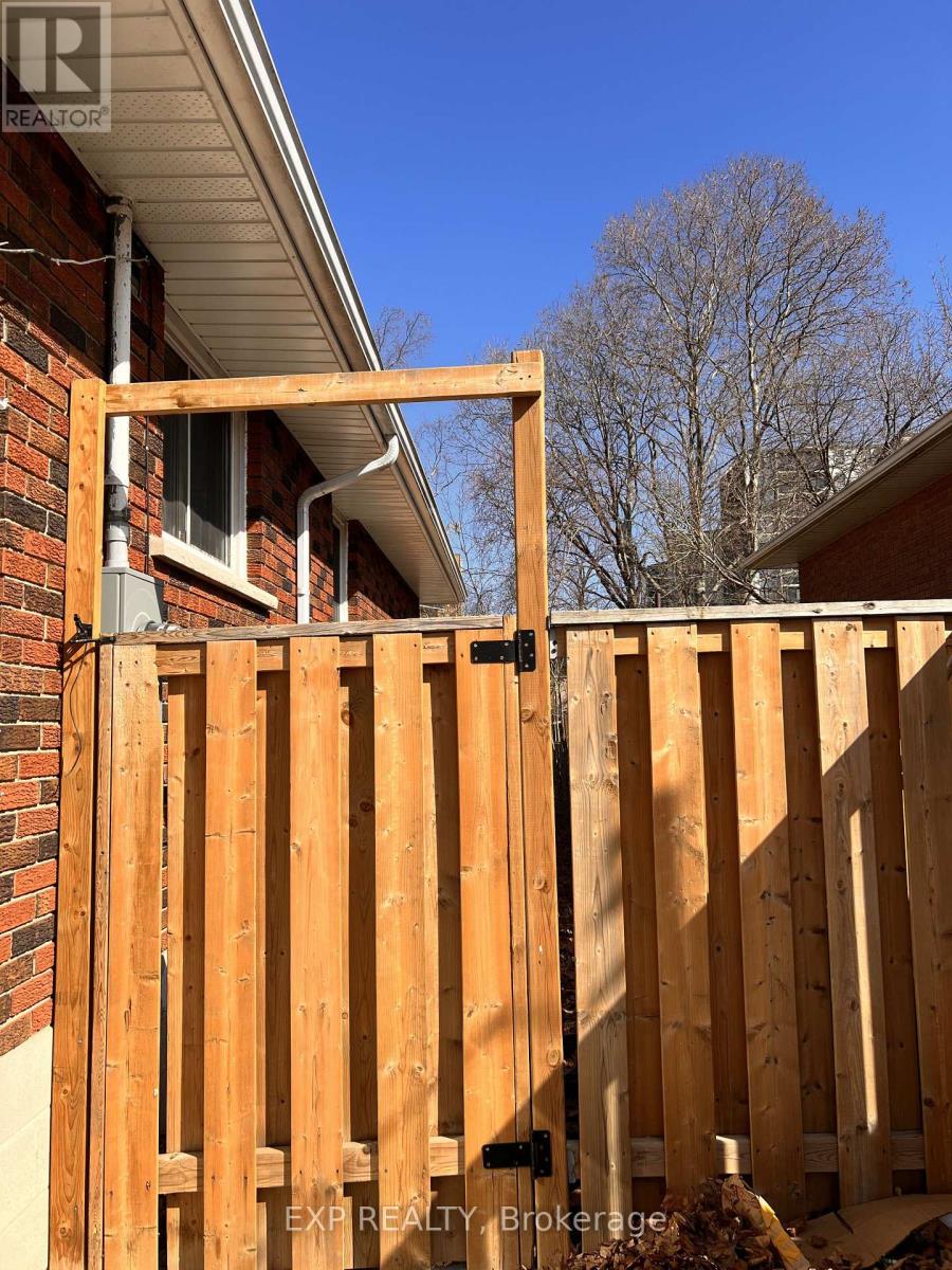 64 Gainsborough Road, Hamilton, Ontario  L8E 1E1 - Photo 43 - X12643016