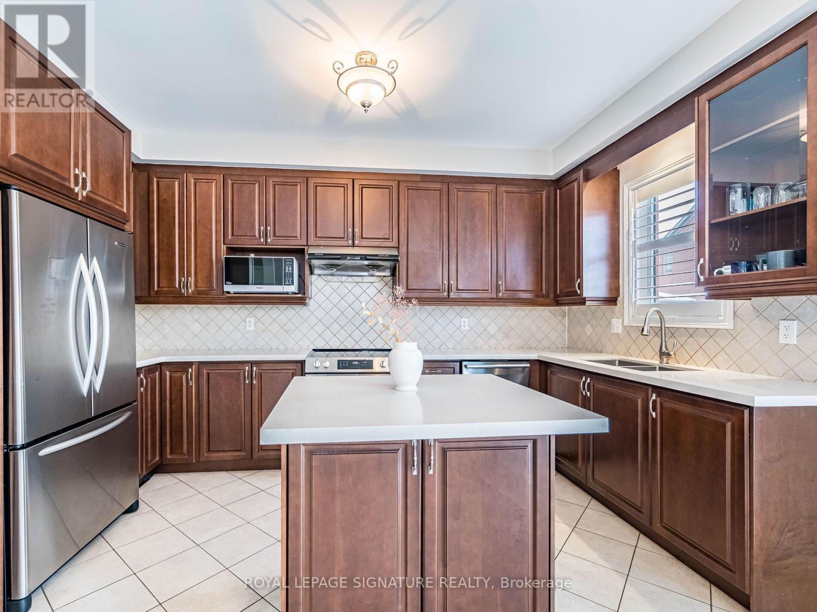 27 Permafrost Drive, Brampton, Ontario  L6R 3M4 - Photo 11 - W12644812