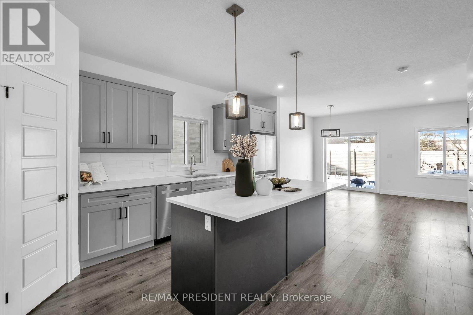 133 Marconi Court, London East, Ontario  N5V 0C9 - Photo 4 - X12644810