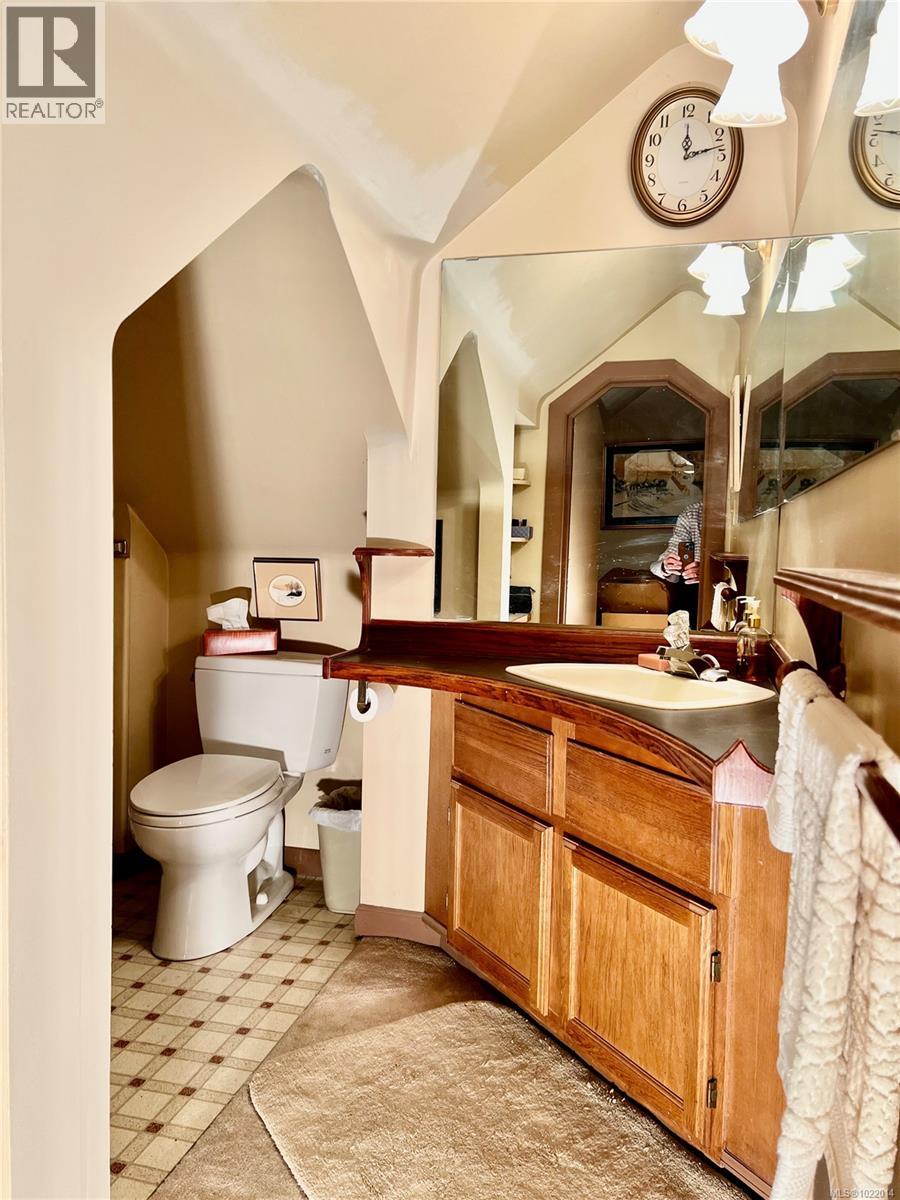 3681 Elliston Ave, Saanich, British Columbia  V8X 1R9 - Photo 19 - 1022014