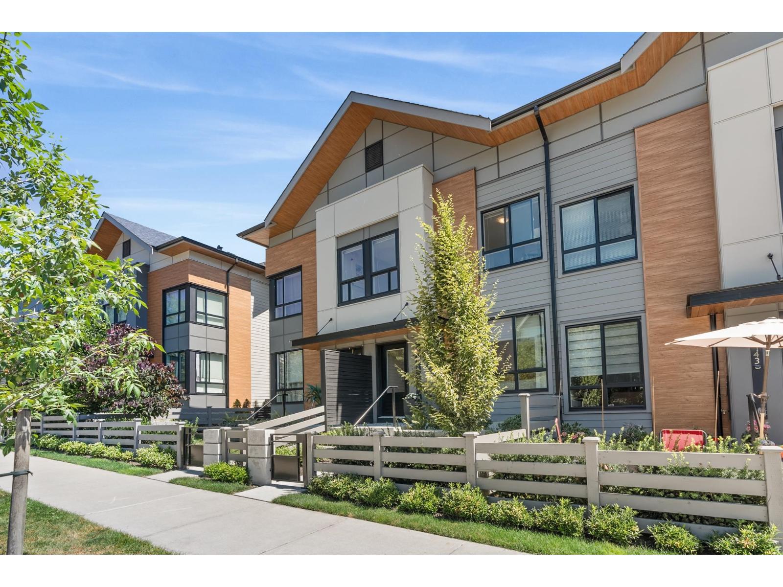 142 15111 Edmund Drive, Surrey, British Columbia  V3S 0A5 - Photo 2 - R3074635