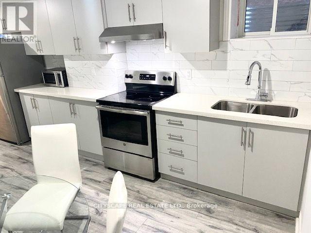 2b - 6421 Donway Drive, Mississauga, Ontario  L5V 1J4 - Photo 3 - W12644838