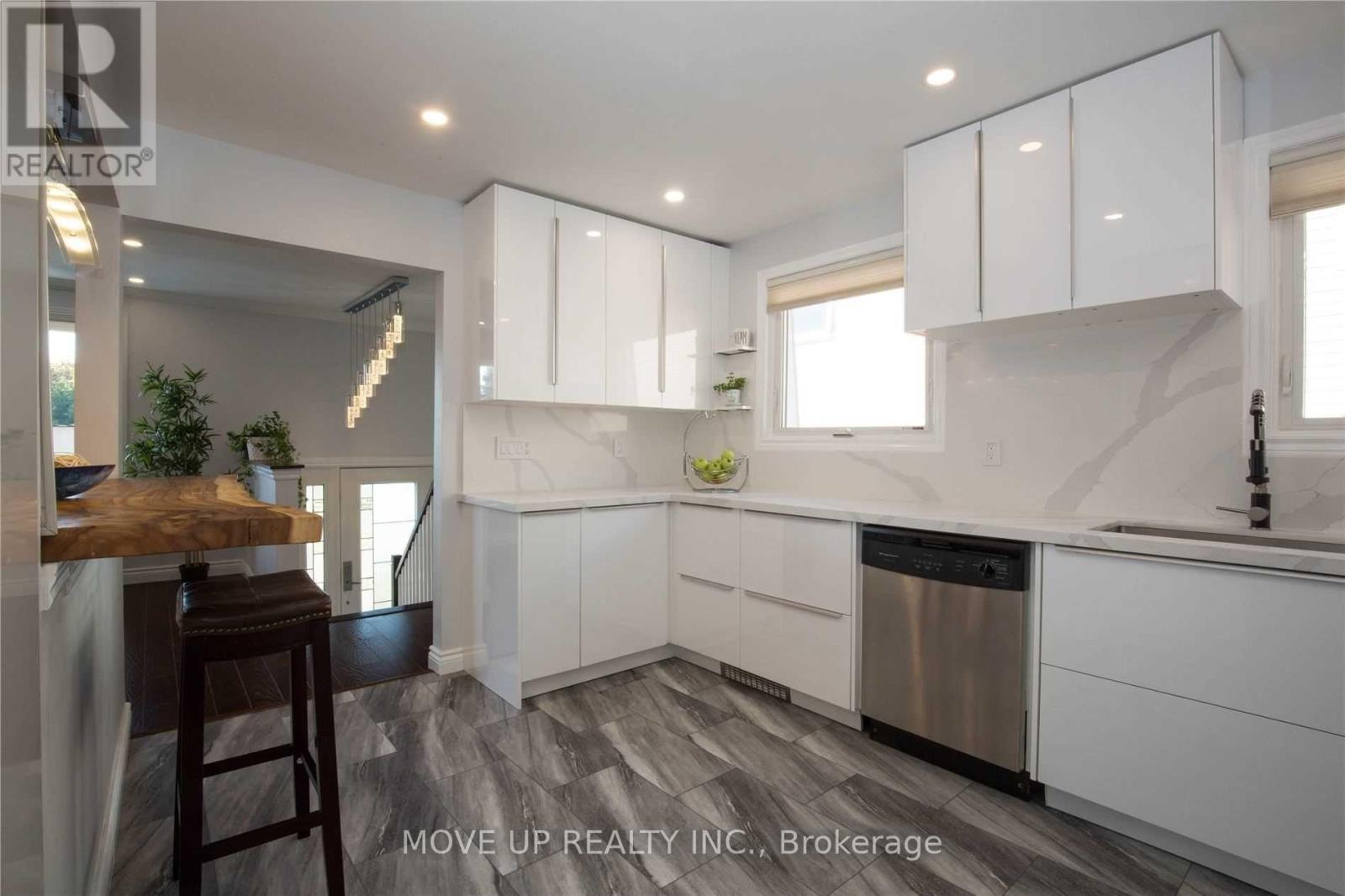 3384 Hannibal Road, Burlington, Ontario  L7M 1S1 - Photo 4 - W12644840