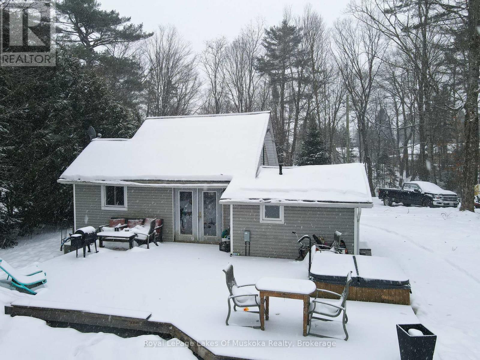 6 Hibberd Lane, Huntsville (Chaffey), Ontario  P1H 1C9 - Photo 3 - X12644868