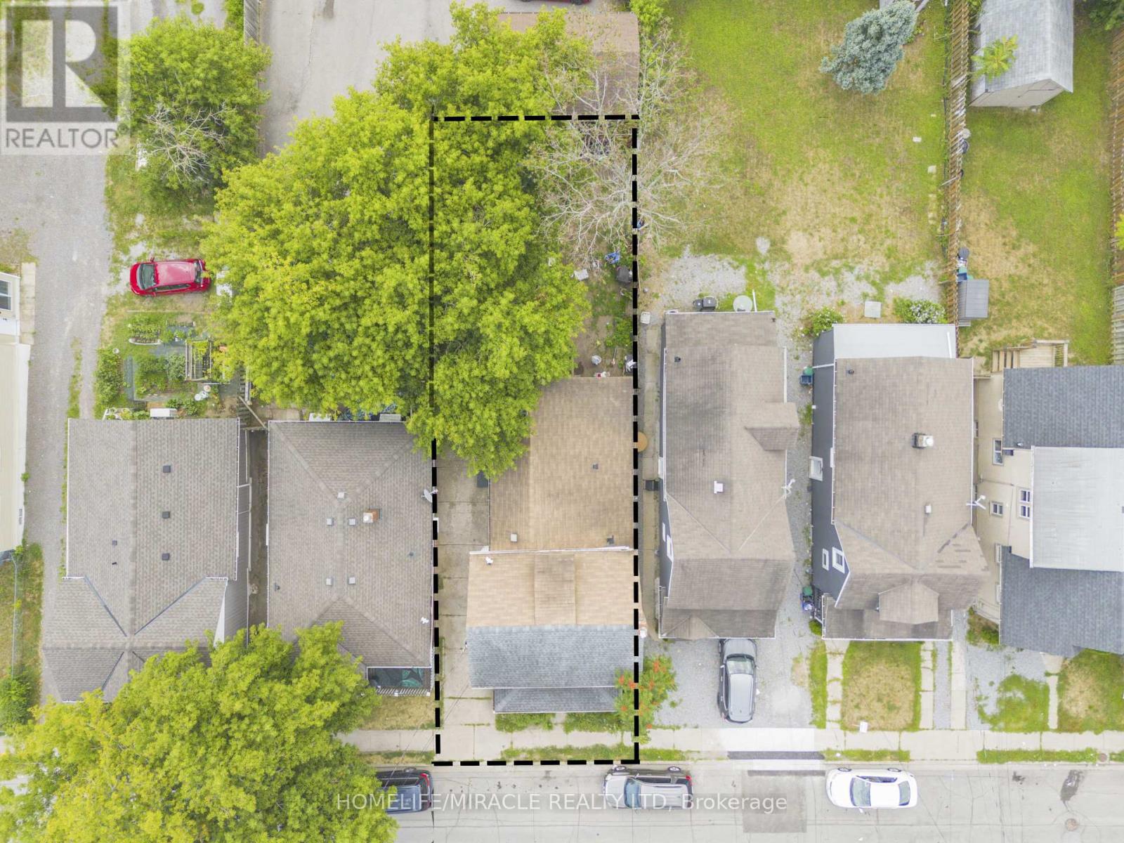 32 Division Street, St. Catharines, Ontario  L2R 3G2 - Photo 2 - X12644842