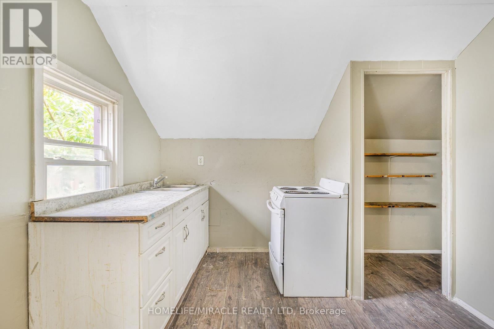 32 Division Street, St. Catharines, Ontario  L2R 3G2 - Photo 8 - X12644842