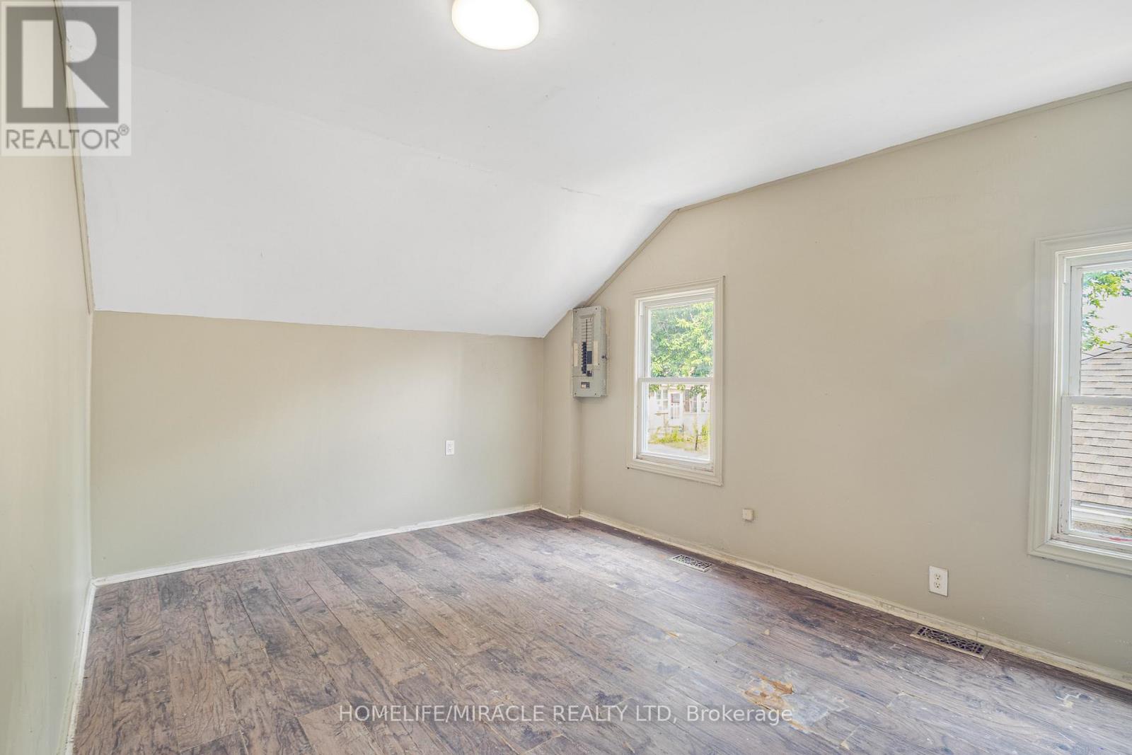 32 Division Street, St. Catharines, Ontario  L2R 3G2 - Photo 9 - X12644842