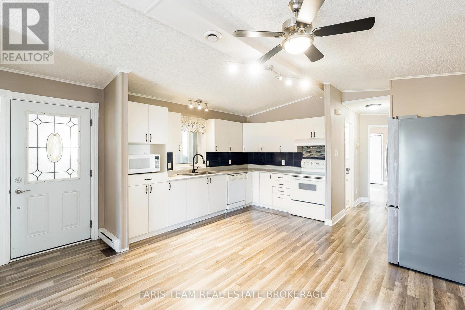 13 Sunrise Circle, Bradford West Gwillimbury, Ontario  L3Z 2A5 - Photo 5 - N12495770