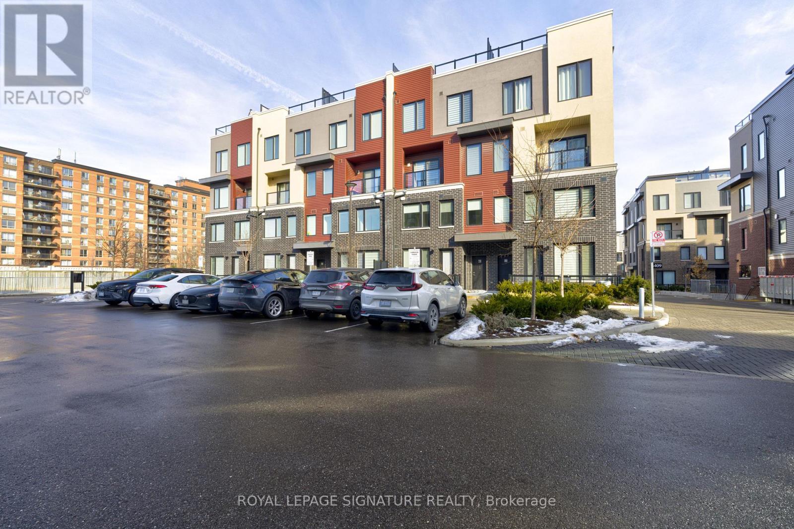 4 - 3429 Ridgeway Drive, Mississauga, Ontario  L5L 0B9 - Photo 1 - W12644864